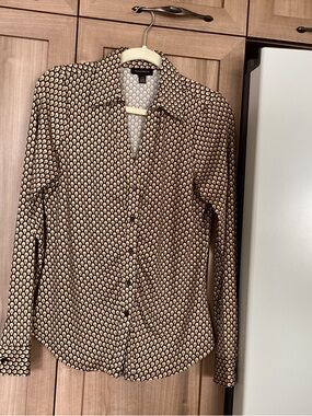Tahari Brown and Cream Patterned Button-Up Shirt